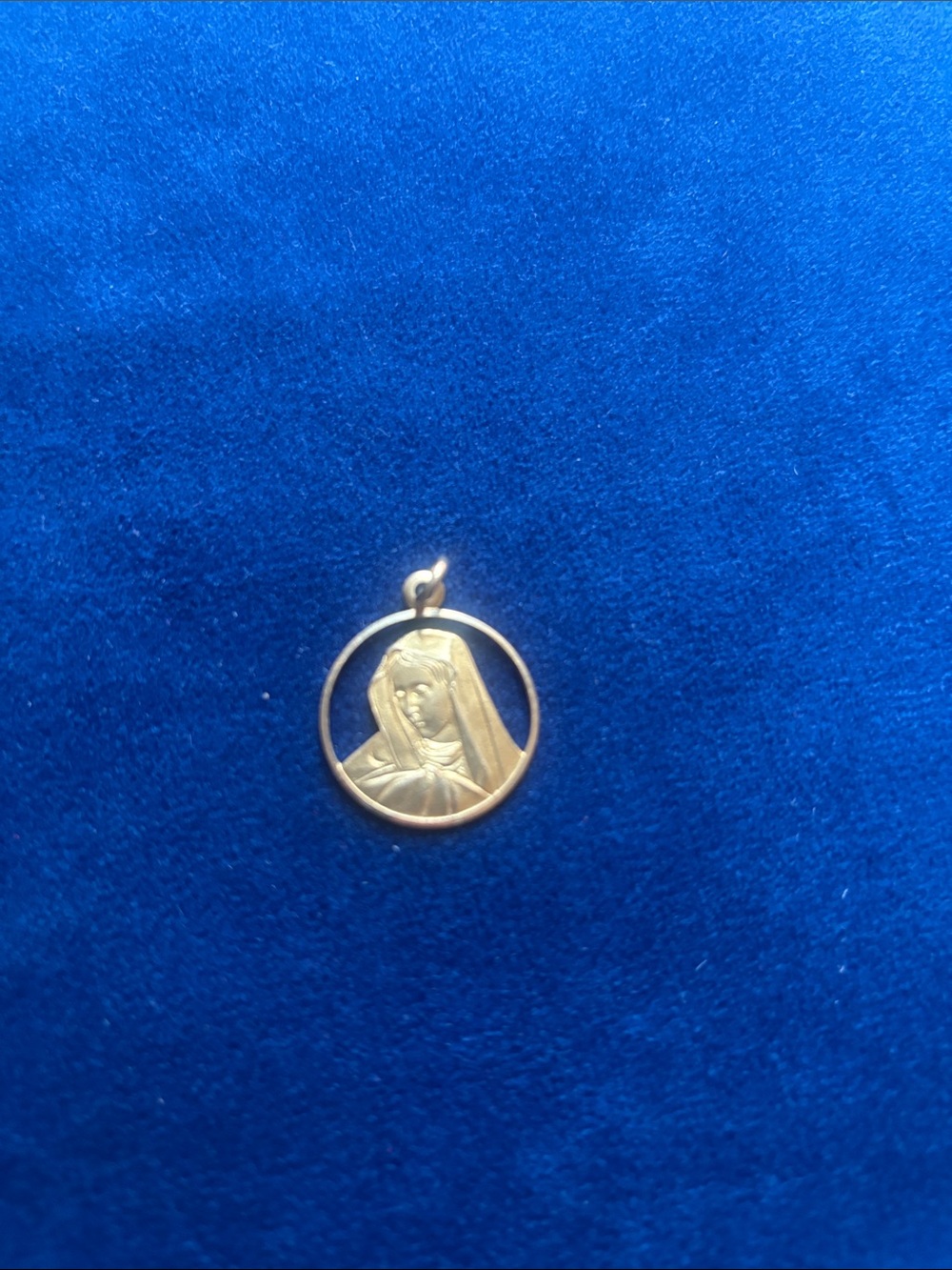 18k Gold  Virgin Mary Round Pendant Necklace Charm